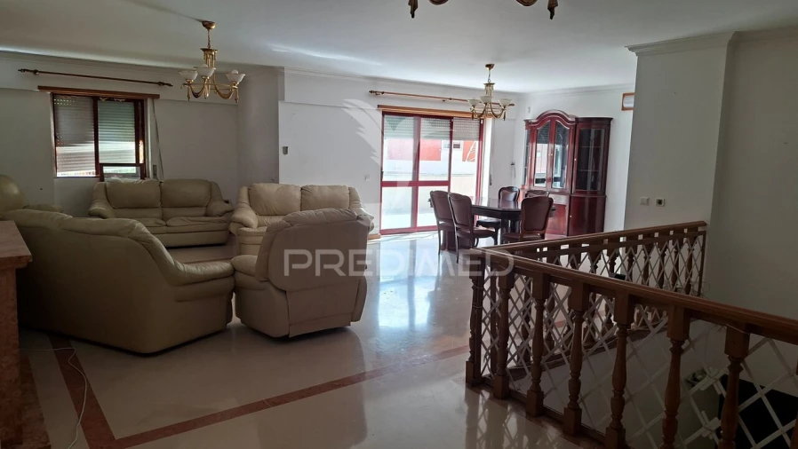 Apartamento T4 para Venda em Odivelas Foto 5