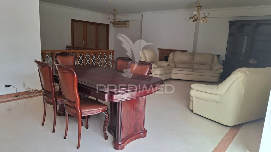 Apartamento T4 para Venda em Odivelas Foto 4