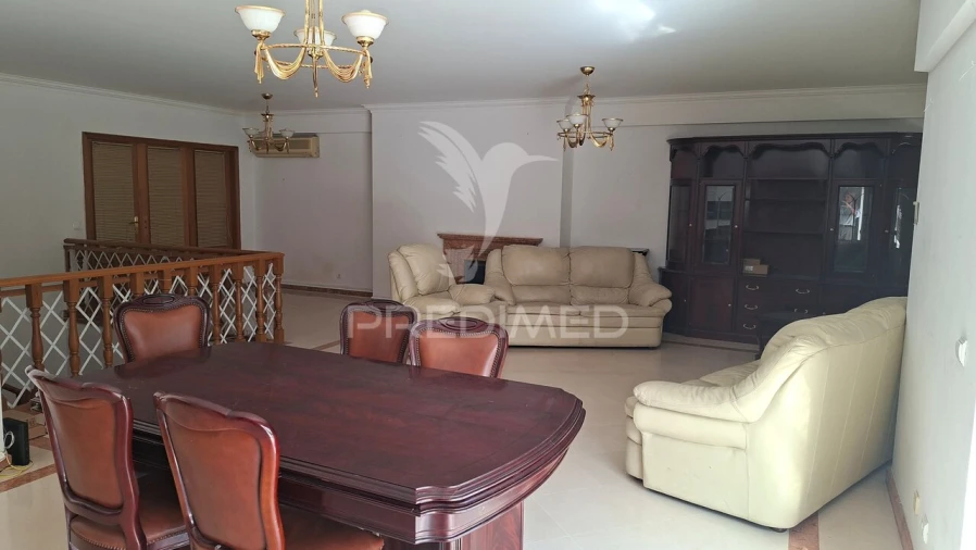 Apartamento T4 para Venda em Odivelas Foto 3