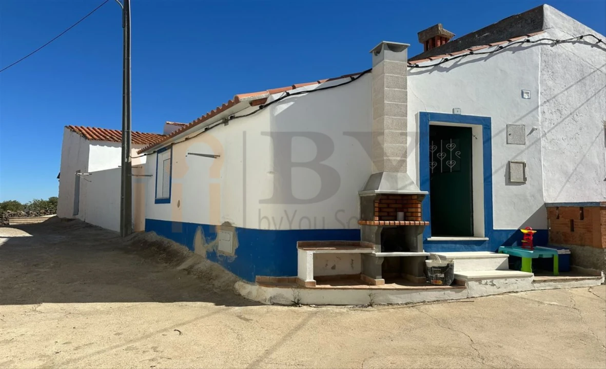 Moradia T1 para Venda em São João dos Caldeireiros Foto 1