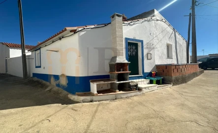 Moradia T1 para Venda em São João dos Caldeireiros