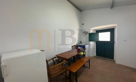 Moradia T1 para Venda em São João dos Caldeireiros