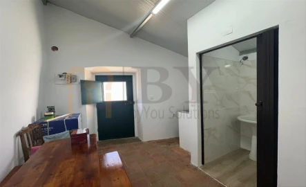 Moradia T1 para Venda em São João dos Caldeireiros