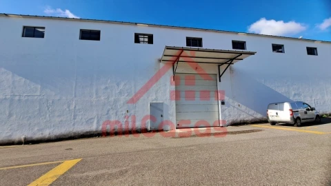 Armazém para Arrendamento em Santa Maria, São Pedro e Matacães
