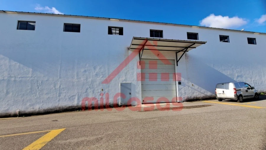 Armazém para Arrendamento em Santa Maria, São Pedro e Matacães