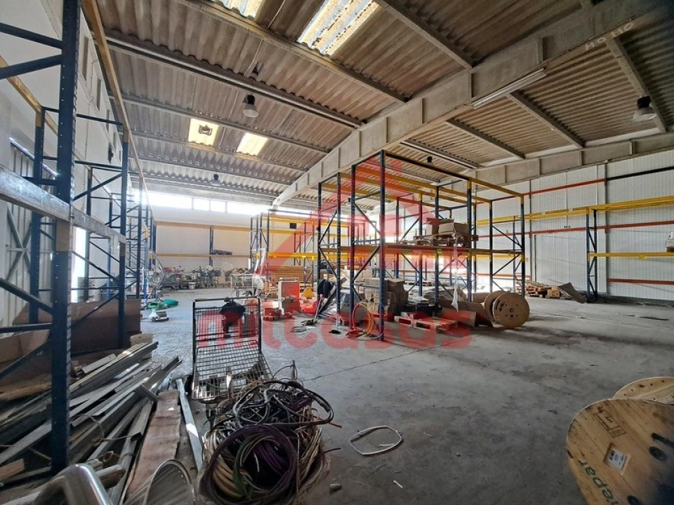 Armazém para Arrendamento em Santa Maria, São Pedro e Matacães Foto 9