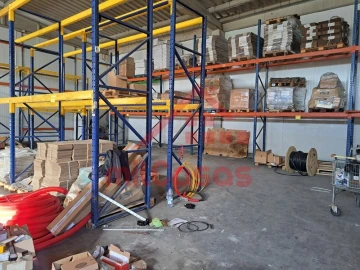 Armazém para Arrendamento em Santa Maria, São Pedro e Matacães