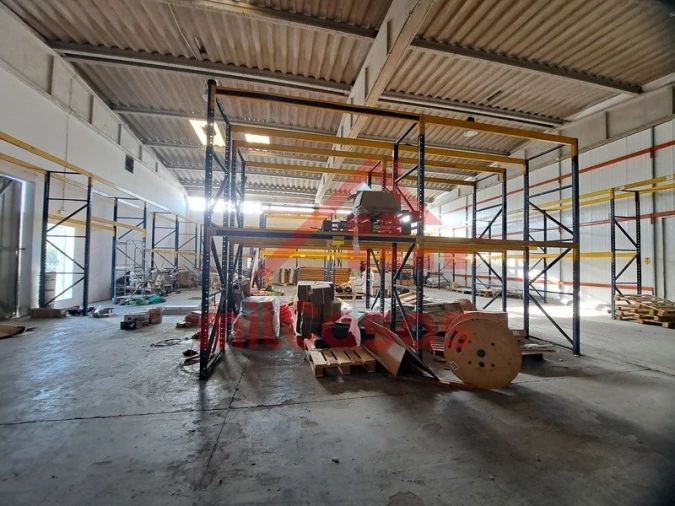 Armazém para Arrendamento em Santa Maria, São Pedro e Matacães Foto 10