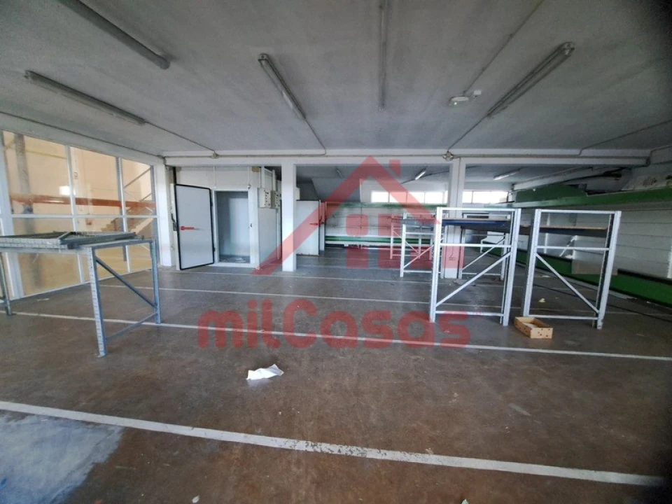 Armazém para Arrendamento em Santa Maria, São Pedro e Matacães Foto 8