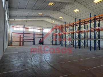 Armazém para Arrendamento em Santa Maria, São Pedro e Matacães