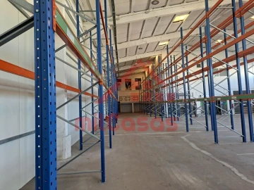 Armazém para Arrendamento em Santa Maria, São Pedro e Matacães