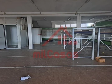 Armazém para Arrendamento em Santa Maria, São Pedro e Matacães