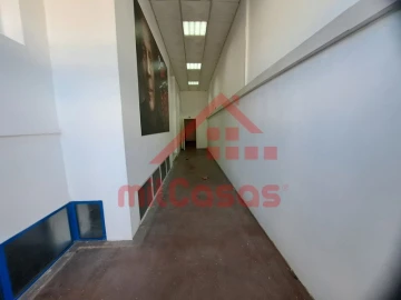 Armazém para Arrendamento em Santa Maria, São Pedro e Matacães