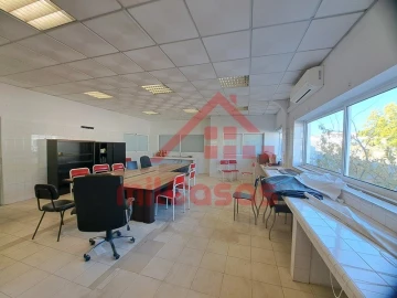 Armazém para Arrendamento em Santa Maria, São Pedro e Matacães