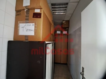 Armazém para Arrendamento em Santa Maria, São Pedro e Matacães