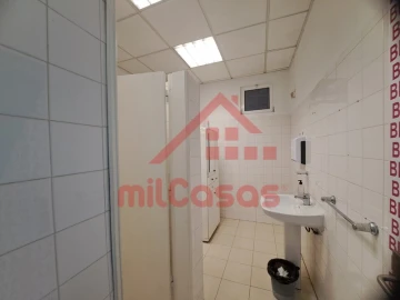 Armazém para Arrendamento em Santa Maria, São Pedro e Matacães