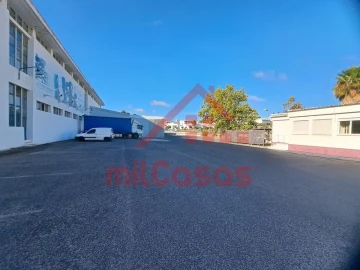 Armazém para Arrendamento em Santa Maria, São Pedro e Matacães