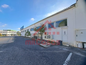 Armazém para Arrendamento em Santa Maria, São Pedro e Matacães