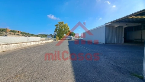 Armazém para Arrendamento em Santa Maria, São Pedro e Matacães
