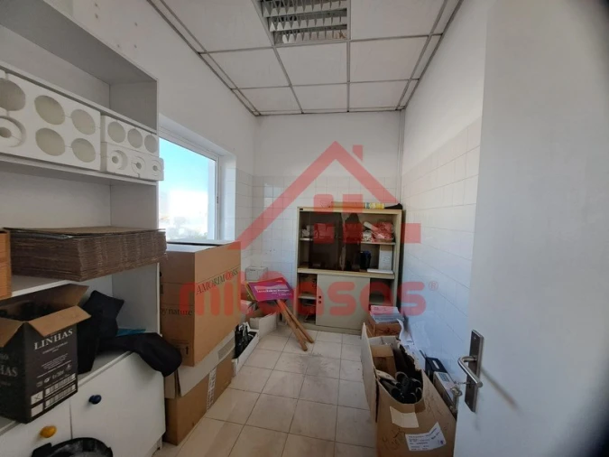 Armazém para Arrendamento em Santa Maria, São Pedro e Matacães Foto 18