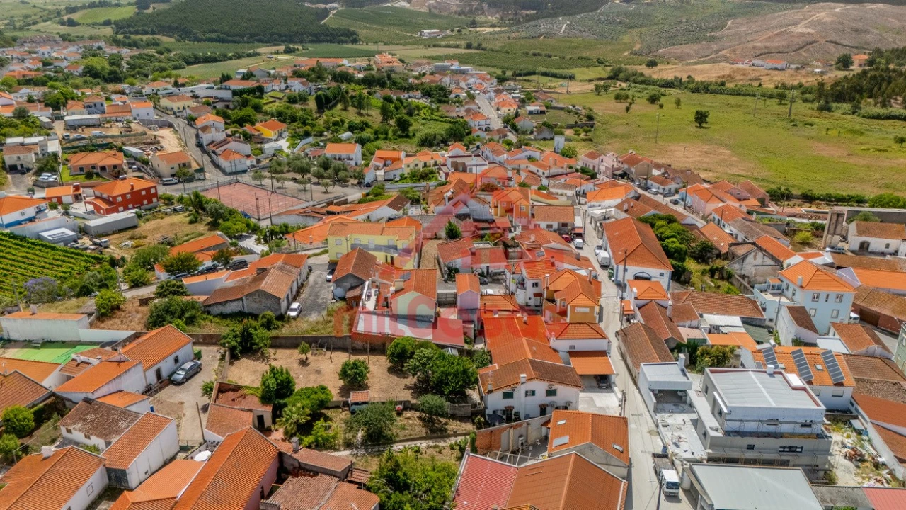 Moradia T2 para Venda em Maxial e Monte Redondo Foto 1