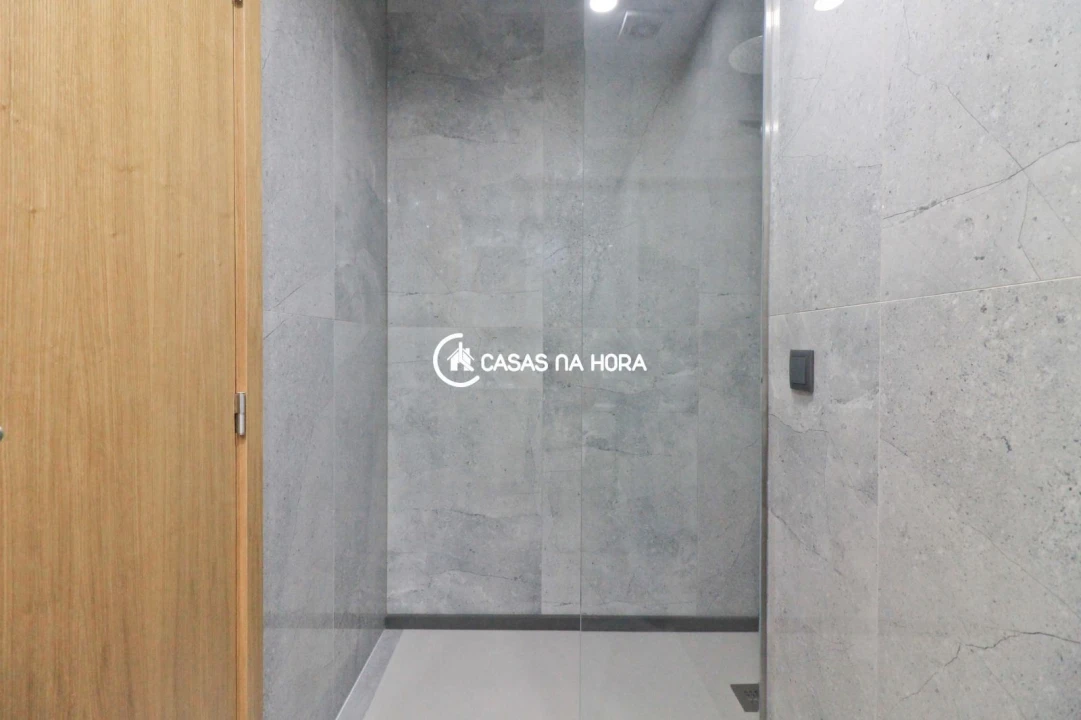 Apartamento T0 para Venda em Mafamude e Vilar do Paraíso Foto 24
