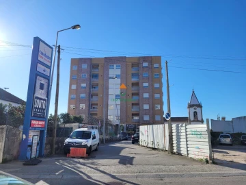 Loja para Venda em Gondomar (São Cosme), Valbom e Jovim