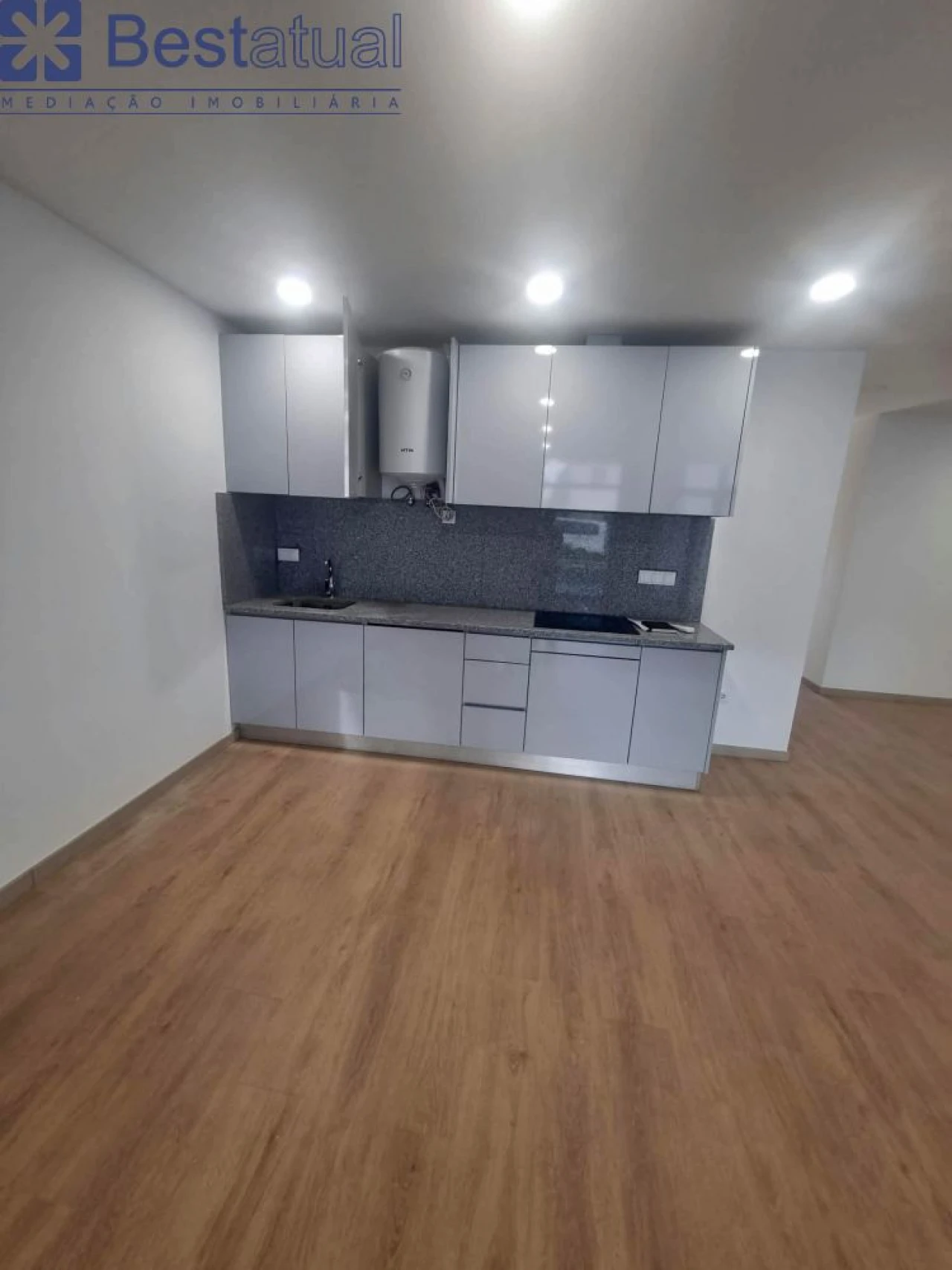 Apartamento T3 para Venda em Requião Foto 3