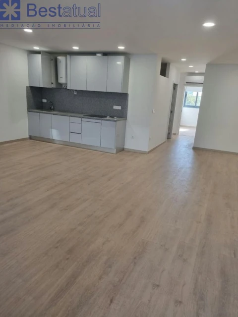 Apartamento T3 para Venda em Requião
