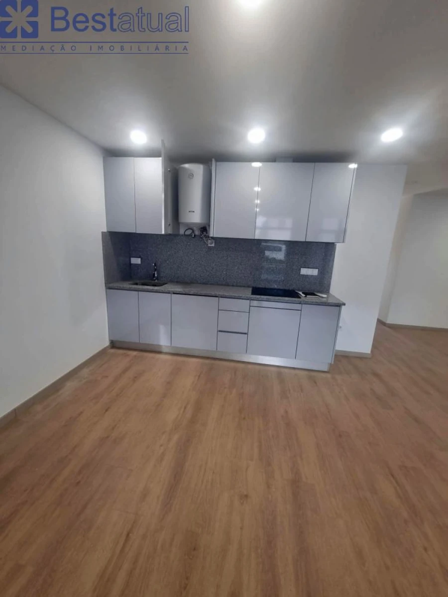 Apartamento T3 para Venda em Requião Foto 3