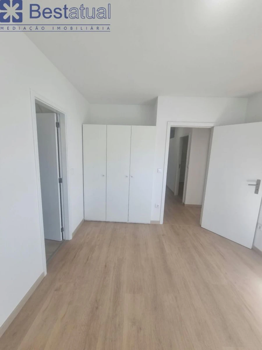 Apartamento T3 para Venda em Requião Foto 18