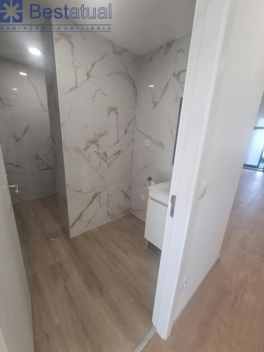 Apartamento T3 para Venda em Requião Foto 17