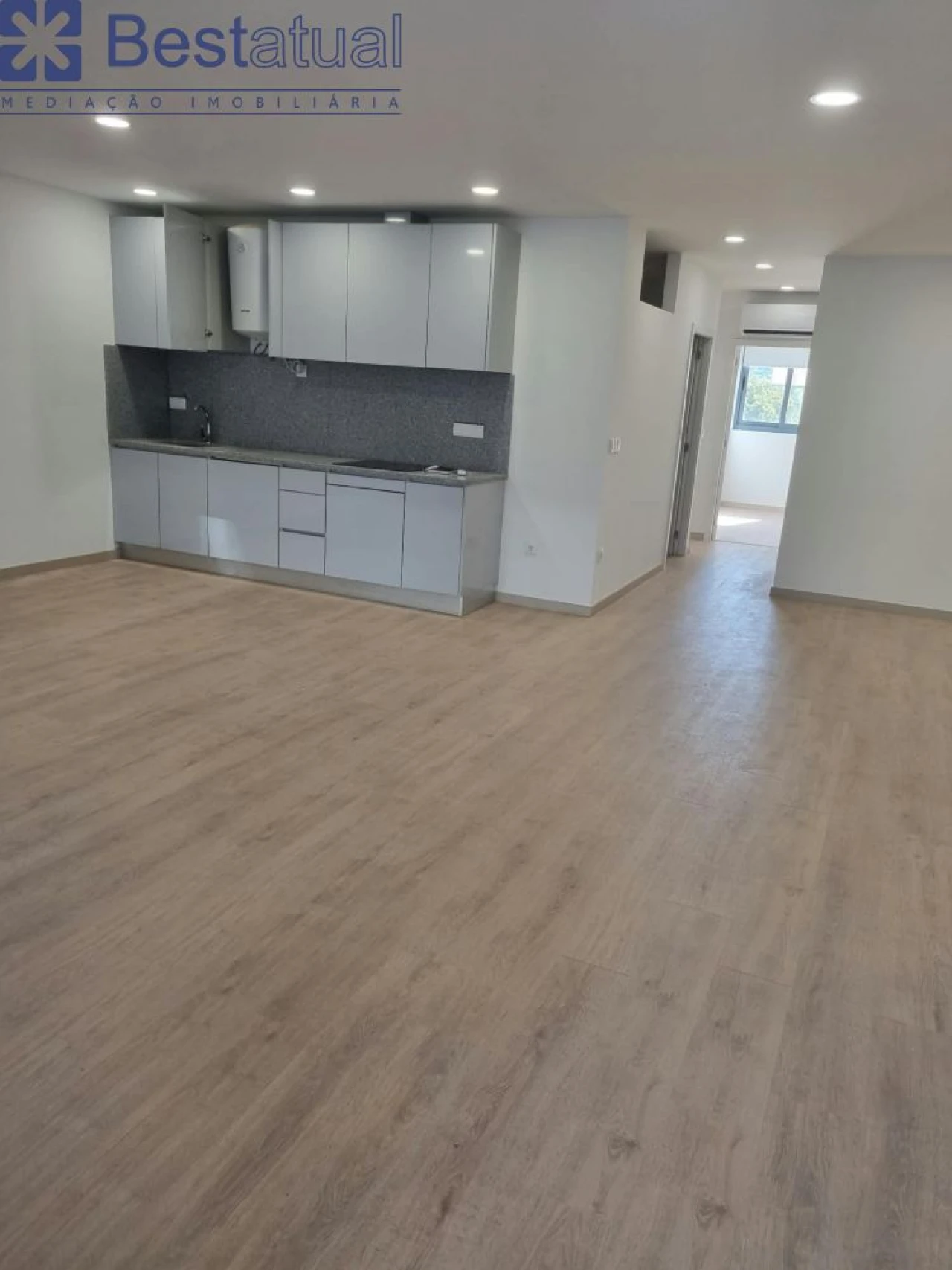 Apartamento T3 para Venda em Requião Foto 1