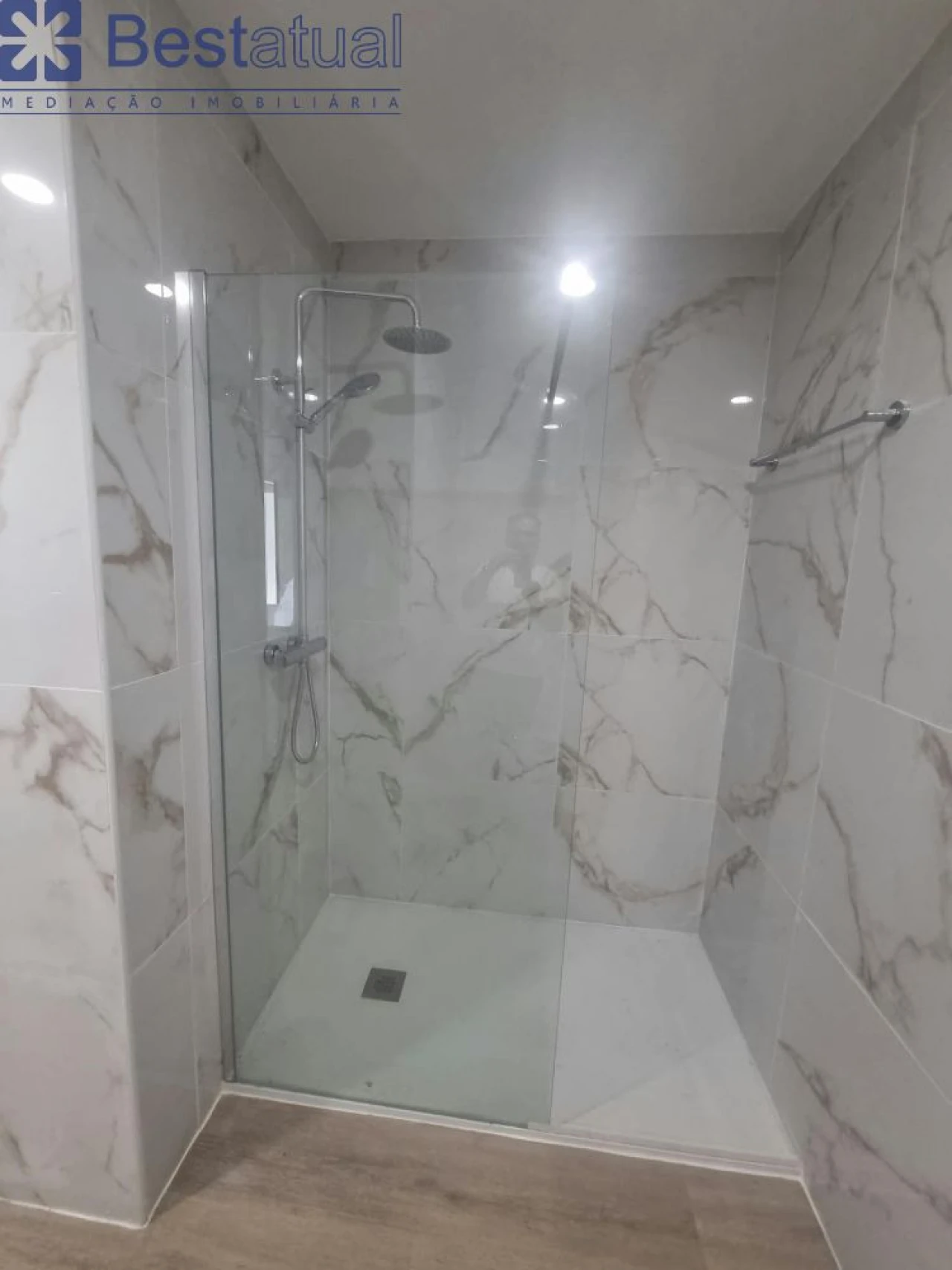 Apartamento T3 para Venda em Requião Foto 12