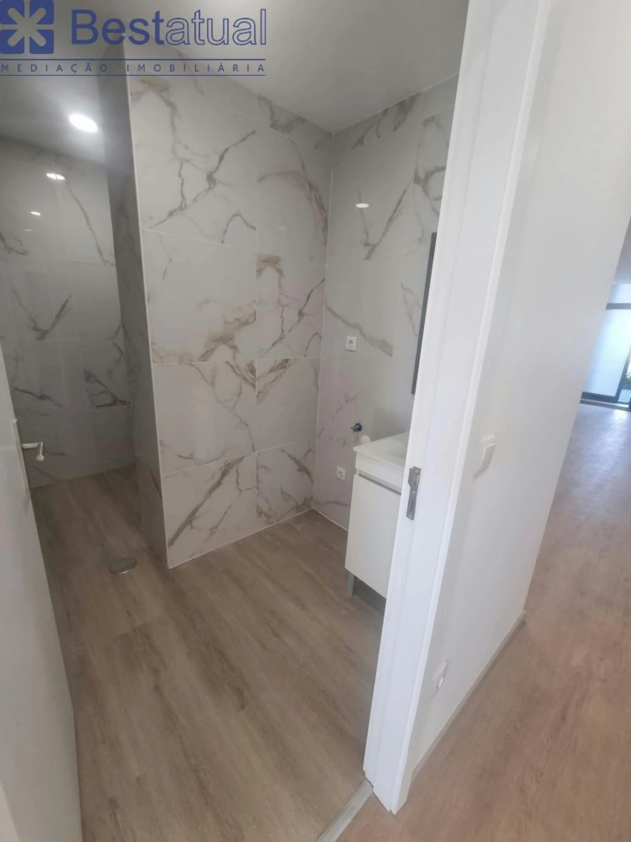 Apartamento T3 para Venda em Requião Foto 17