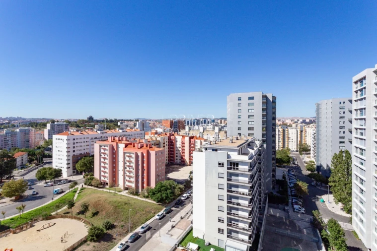 Apartamento T2 para Venda em Alvalade Foto 11