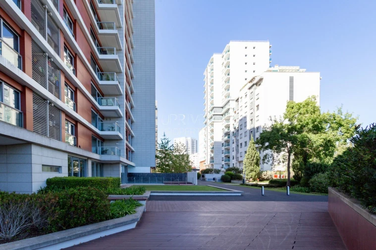 Apartamento T2 para Venda em Alvalade Foto 42