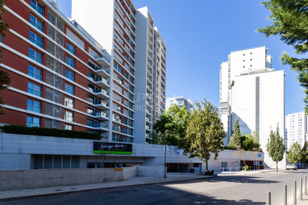 Apartamento T2 para Venda em Alvalade Foto 1