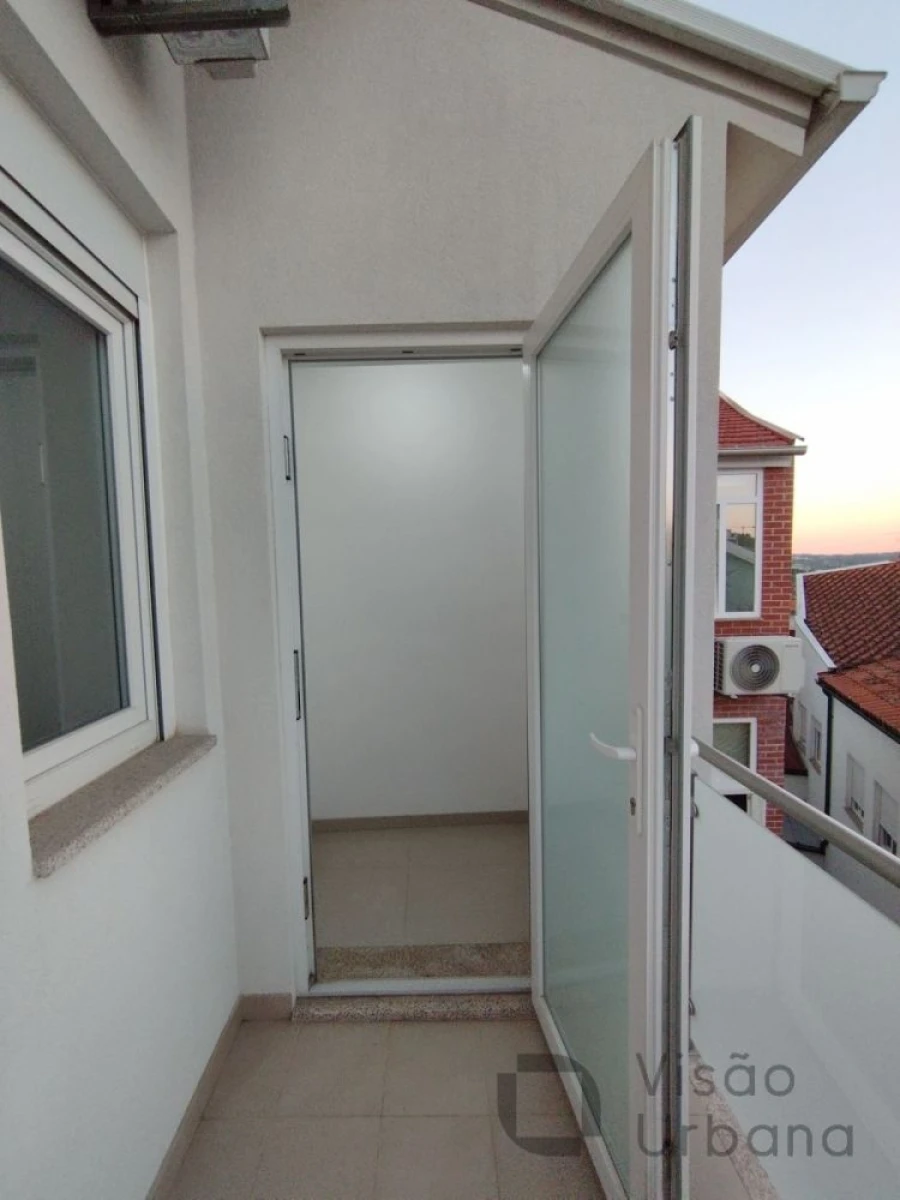 Apartamento T2 para Venda em Viseu Foto 9