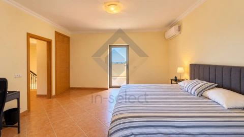 Moradia T6 para Venda em Loule (São Clemente)