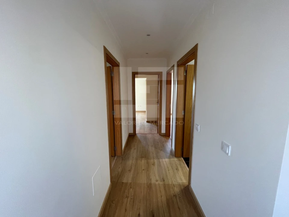 Moradia T3 para Venda em Guia Foto 30