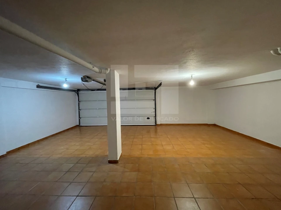 Moradia T3 para Venda em Guia Foto 34