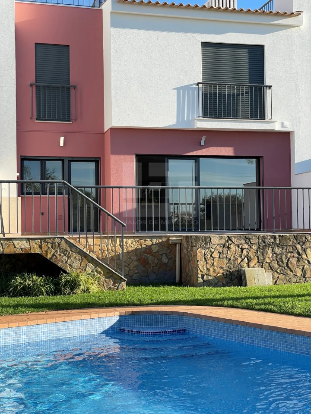 Moradia T3 para Venda em Guia Foto 1