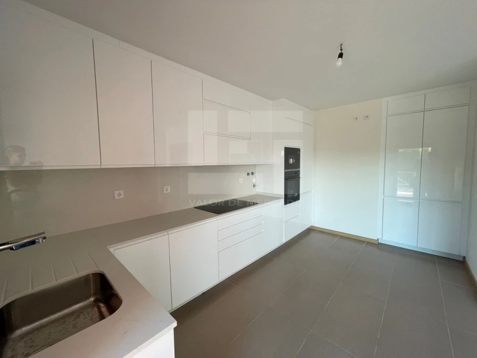 Moradia T3 para Venda em Guia Foto 14