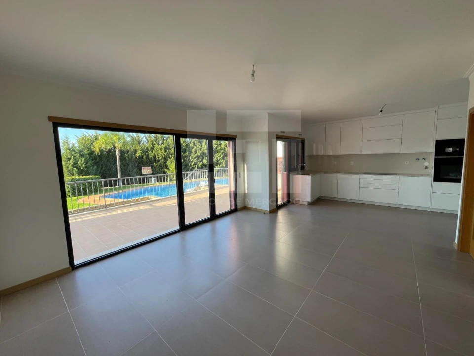 Moradia T3 para Venda em Guia Foto 11