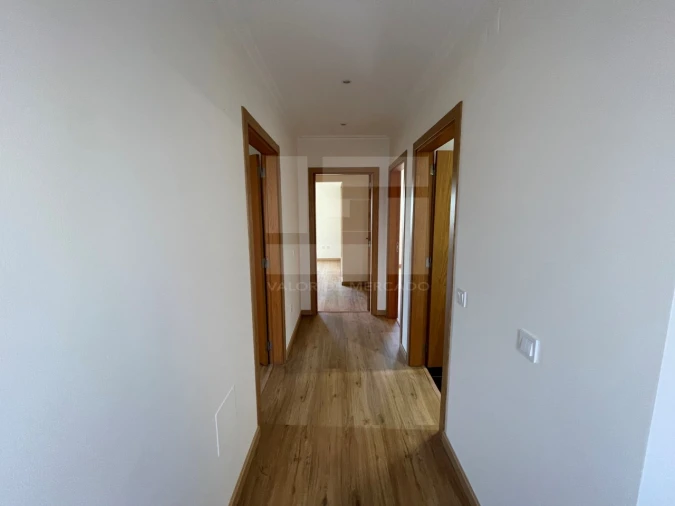 Moradia T3 para Venda em Guia Foto 30