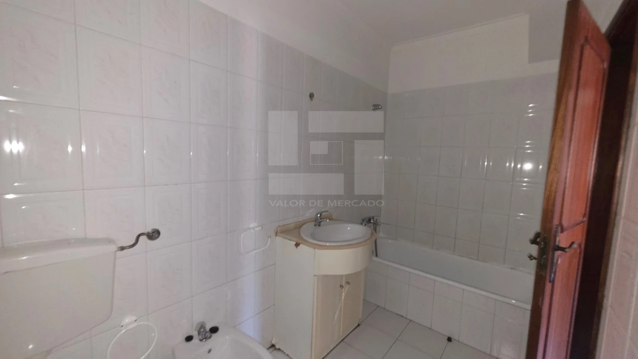 Apartamento T2 para Venda em Cacém e São Marcos Foto 14