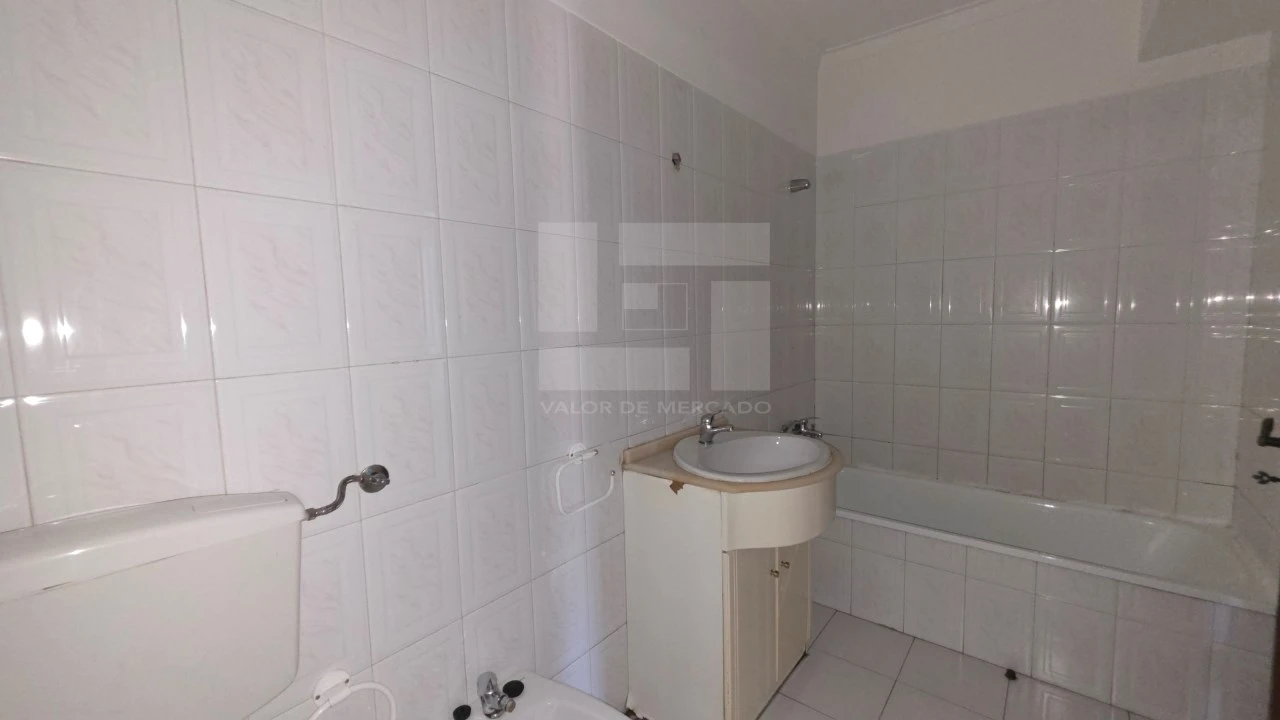 Apartamento T2 para Venda em Cacém e São Marcos Foto 16