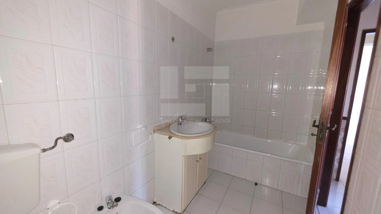 Apartamento T2 para Venda em Cacém e São Marcos Foto 17