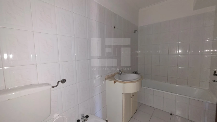 Apartamento T2 para Venda em Cacém e São Marcos Foto 16
